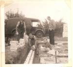 Straight enough (m) Len Thomas (r) Les Harpis